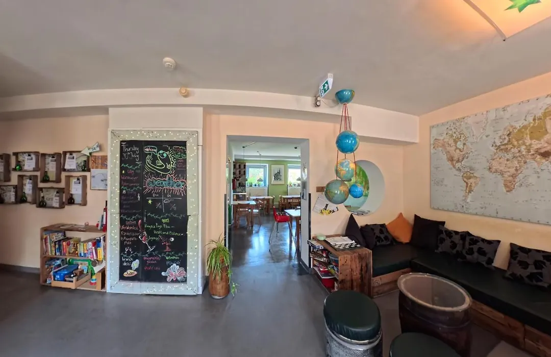 Babelfish Hostel-1